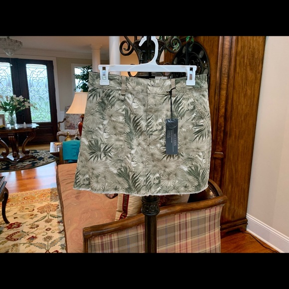 Casual Ladies Skirt - Picture 3 of 4